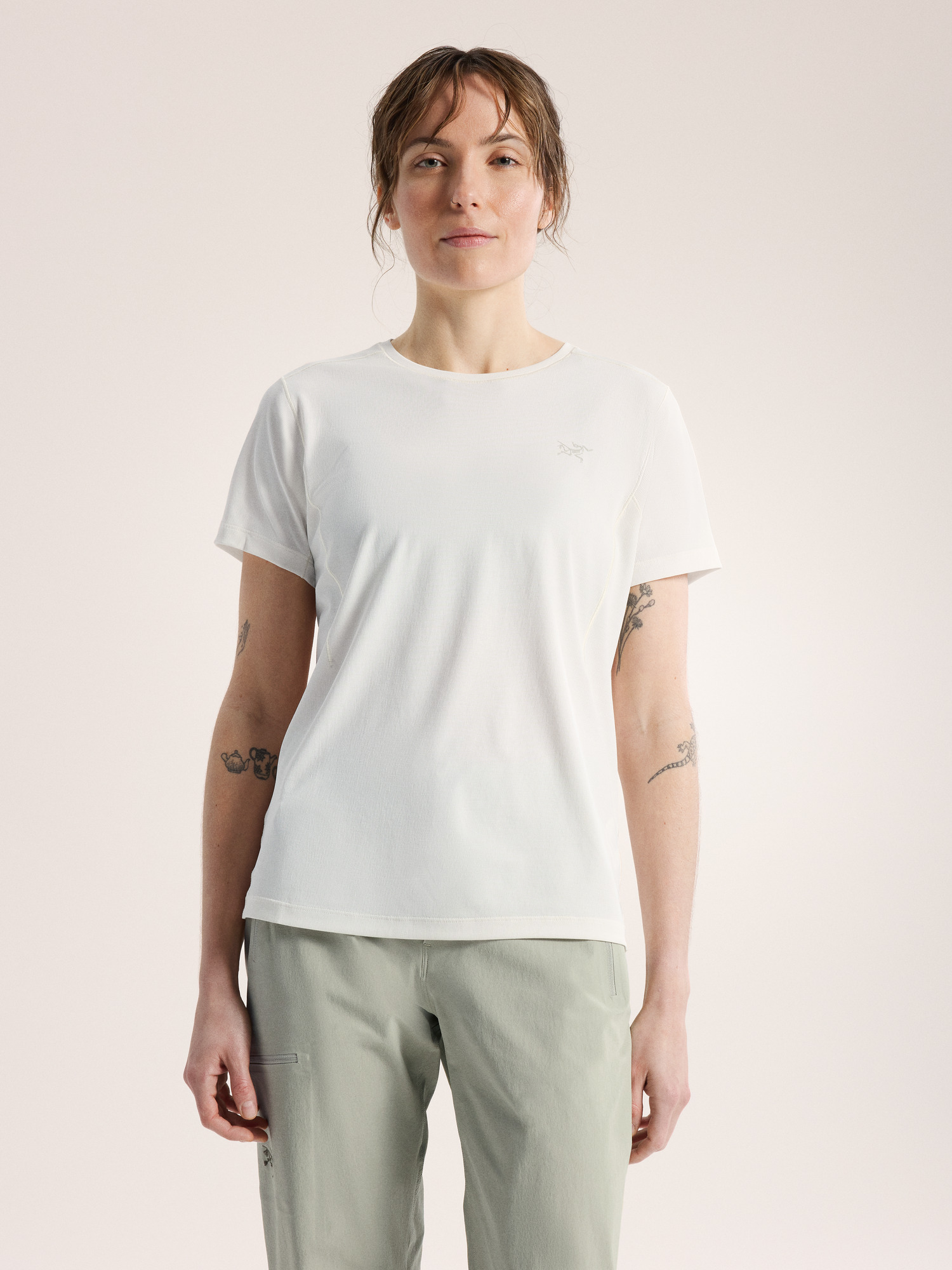 S26-X000010247-Sunna-Crew-Shirt-SS-Arctic-Silk-Women-s-Front-View